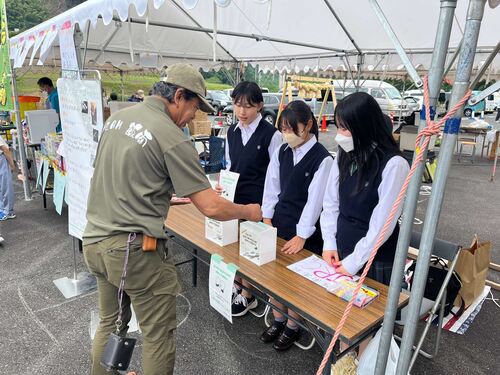 ポピー祭りで日赤義援金活動